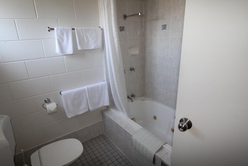 Colonial Rose Motel Townsville Extérieur photo