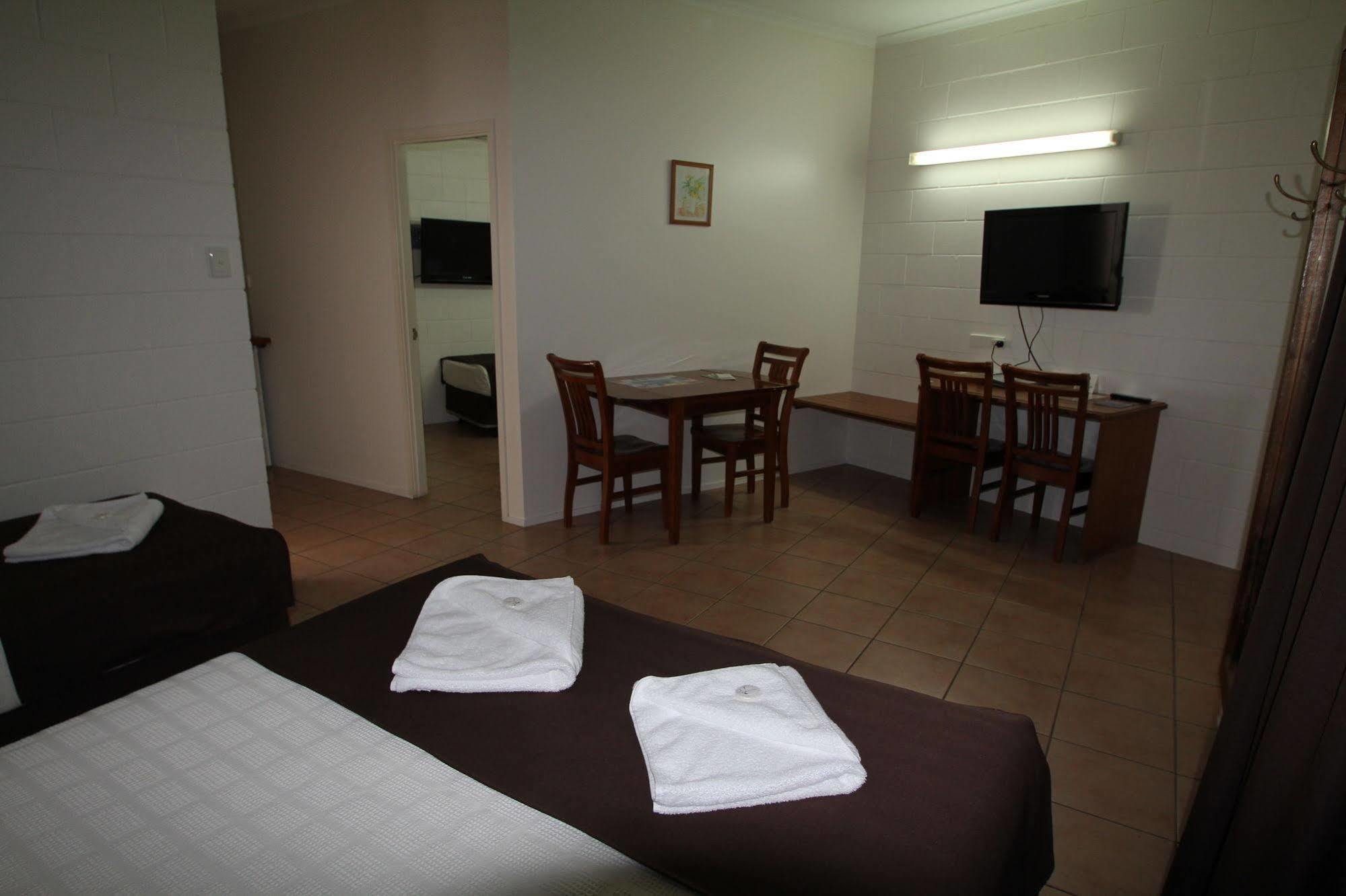 Colonial Rose Motel Townsville Extérieur photo